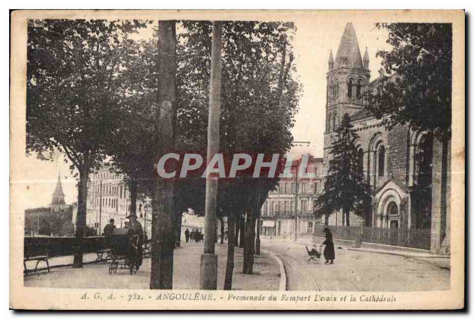 CPA Angouleme Promenade du Rempart Desaix et la Cathedrate