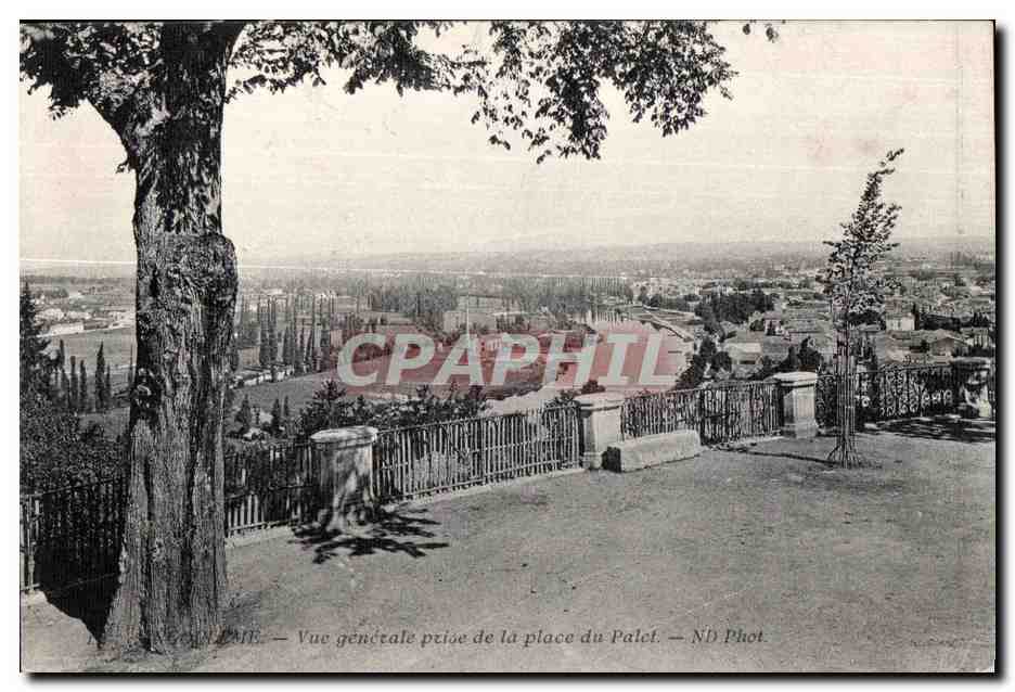 Nîmes — Vue générale prise de la place du Palais — ND Phot.