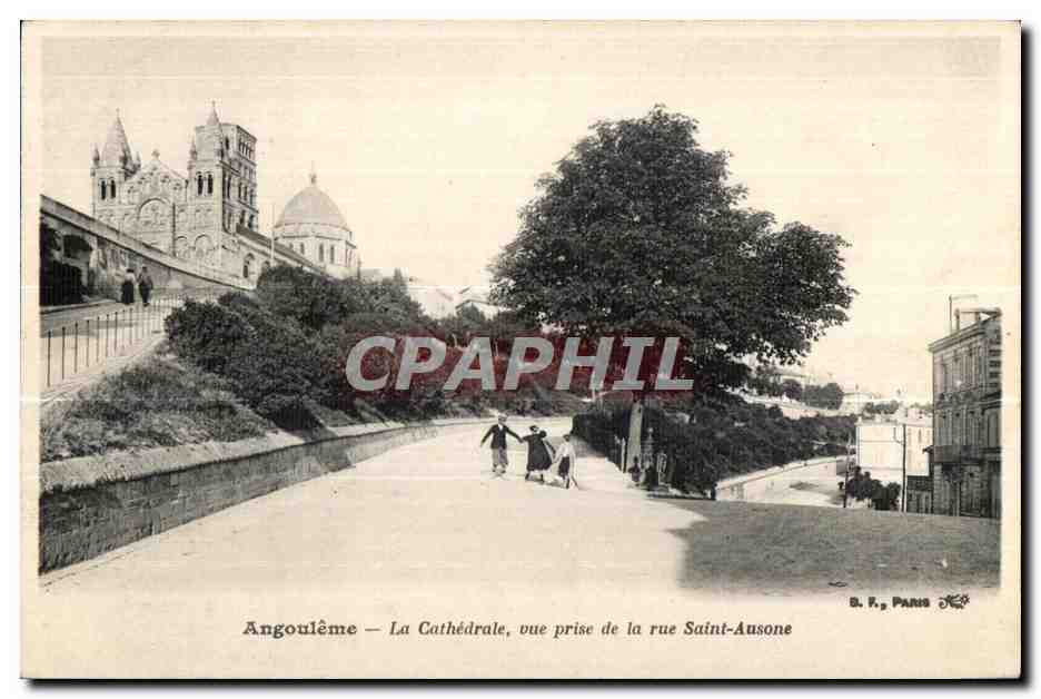 Angoulême — La Cathédrale, vue prise de la rue Saint-Ausone — B. F., Paris