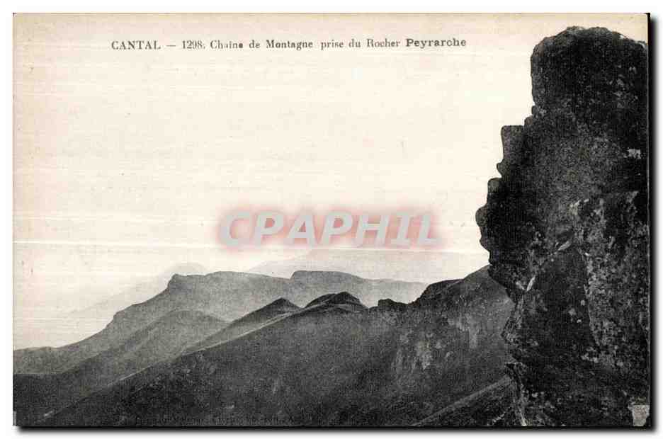 CPA Cantal Chaine de Montagne prise du Rocher Peyrarche