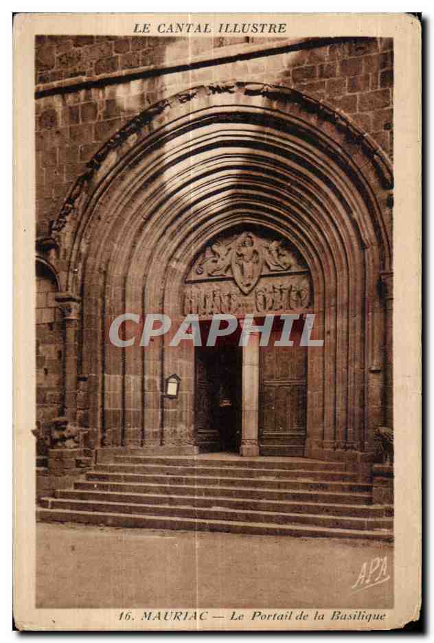 CPA Mauriac Le portail de la Basilique