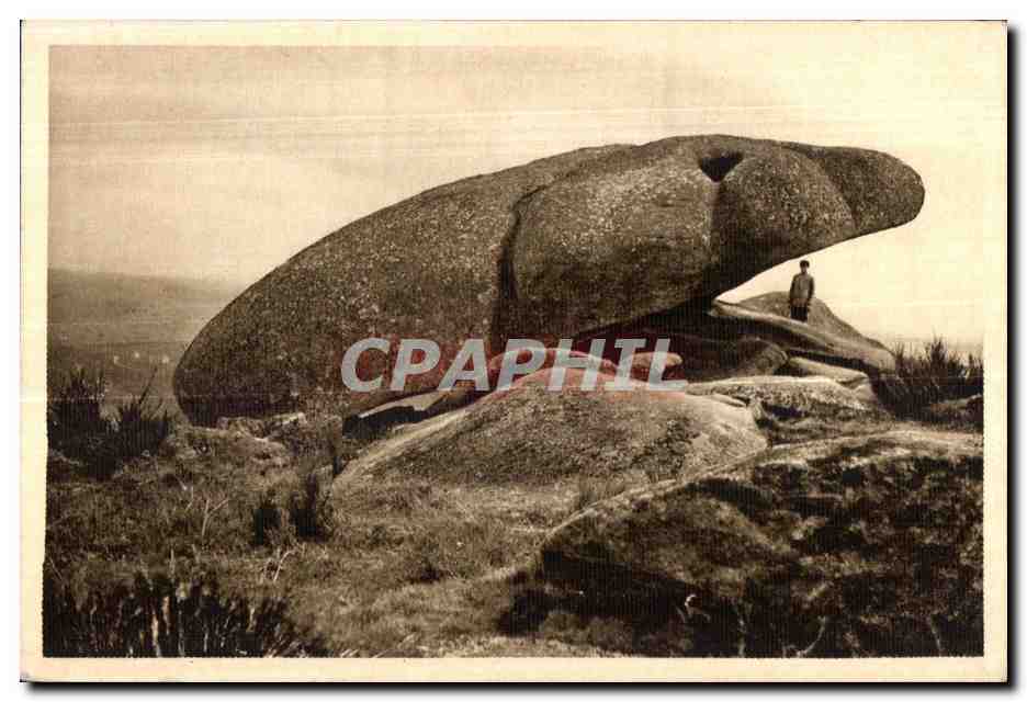 Grand rocher de forme incurvée — vue panoramique — CPAPHIL n° 1038