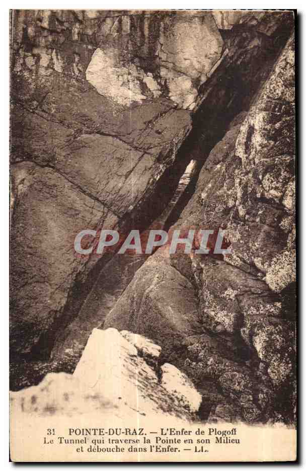 CPA Pointe Du Raz L Enfer de Plogoff Le Tunnel qui traverse la pointe en son Milieu et debouche dans I Enfer LL