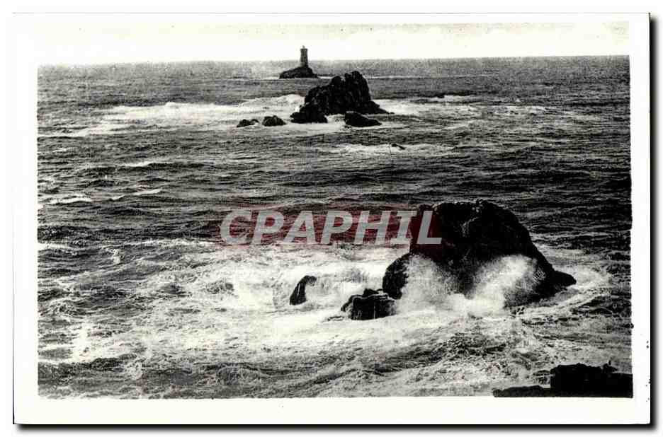 CPA La Pointe Du Raz Le Raz de Sein et Phare de la Vieille