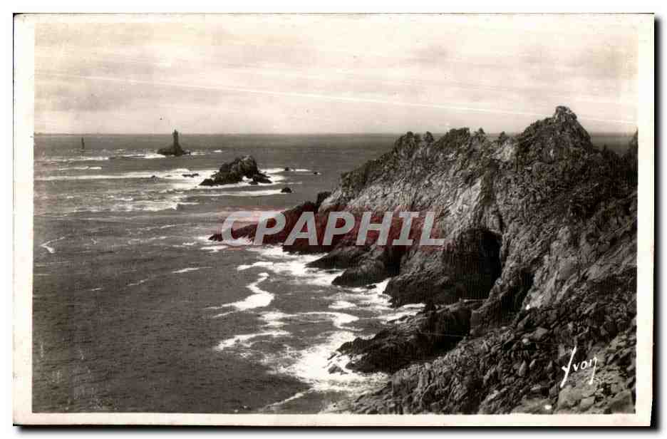 CPA La Pointe du Raz L Eperon et le Phare de la Vieille