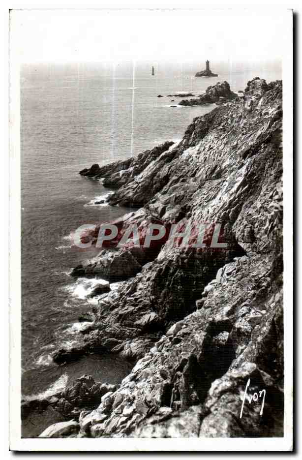 CPA La Pointe du Raz (Finistere) L Eperon et le Phare de la Vieille