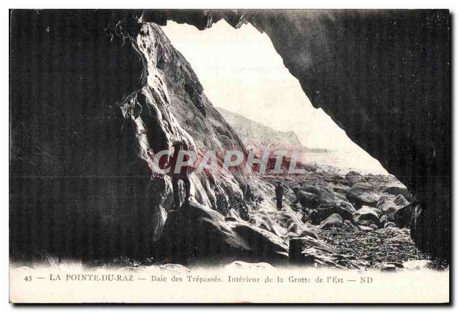 CPA La Pointe du Raz Baie des Trepasses Interieur de la Grotte de I Est ND