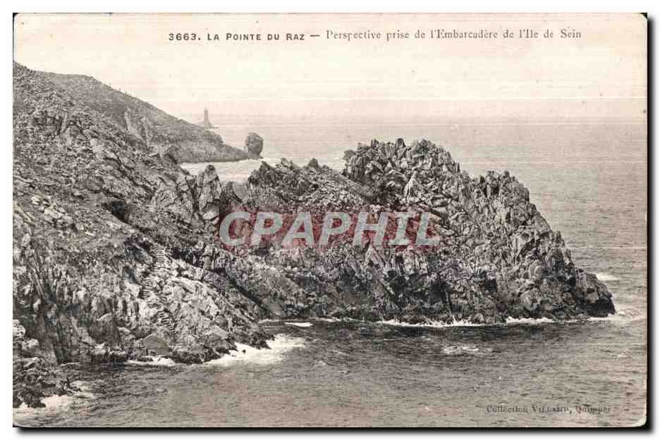 CPA La Pointe Du Raz Perspective Prise de l embarcadere de l Ile de Sein