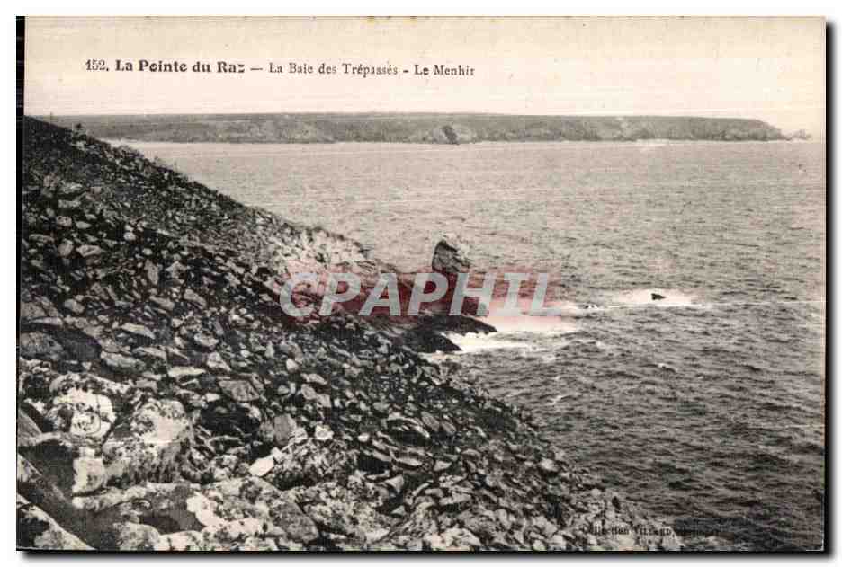 CPA La Pointe Du Raz La Baie Des Trepasses Le Menhir