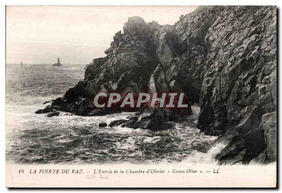 CPA La Pointe Du Raz L Entree de la Chambre d Olivier a Gram Oliar LL
