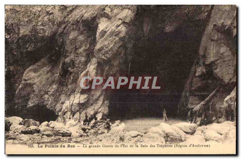 CPA Pointe du Raz La grande Grotte de L Est de la Baie des Trepasses (Region d Audierne)