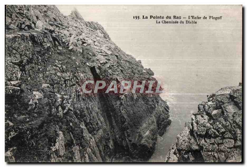 CPA La Pointe du Raz L Enfer de Plogoff La Cheminee du Diable