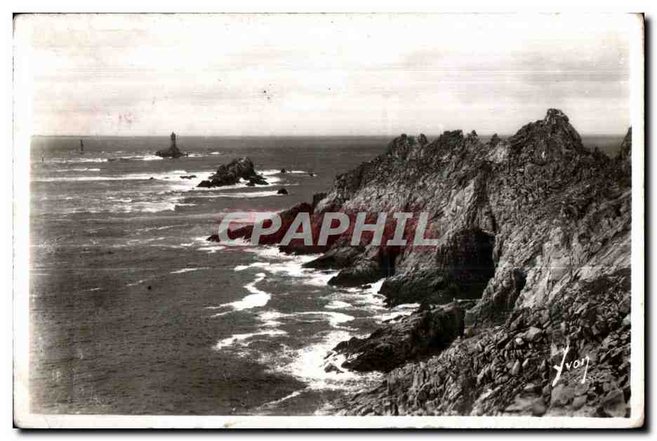 CPA La Pointe Du Raz (Finistere) L Eperon et le Phare de la Vieille