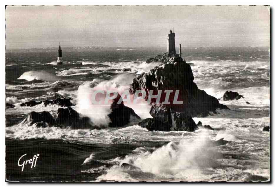 Phare sur rochers — vagues tumultueuses — Greff
