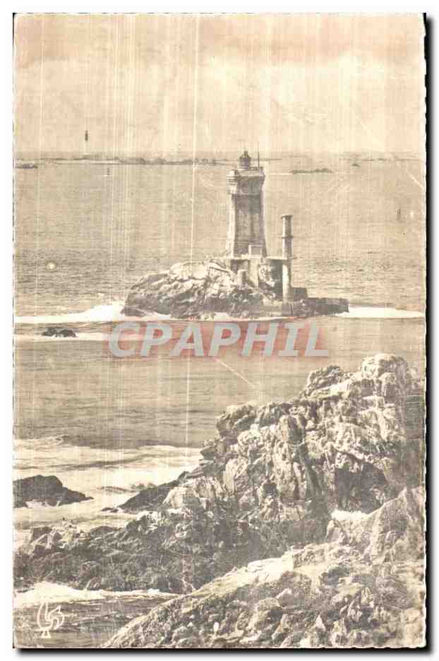 CPA Pointe du Raz (Finistere) Le Phaer la Vieille Dans le fond la Phare de l ile de Sein et le Phare d Armen