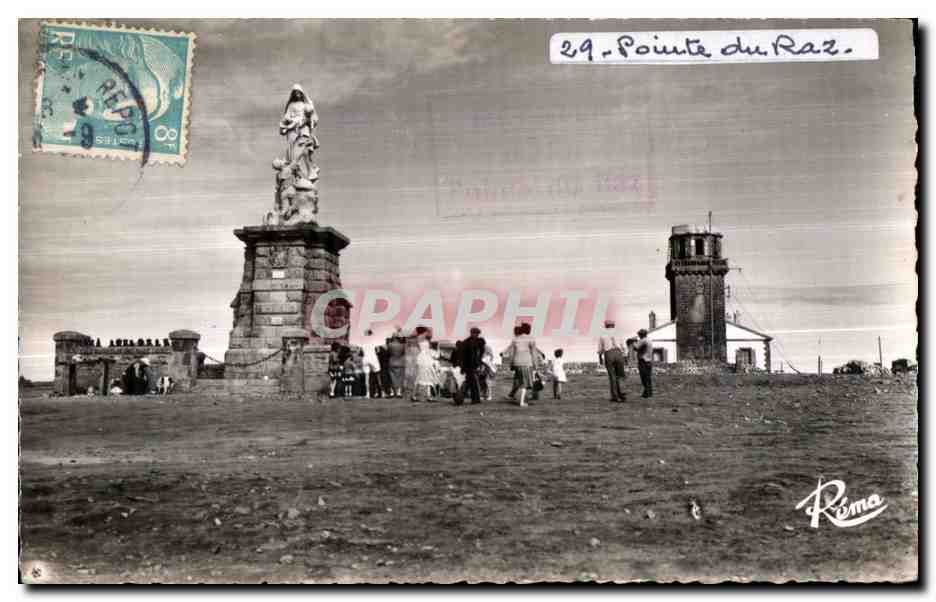 CPA La Pointe Du Raz (finistere) La statue de Notre Darme des Naufrages La Semaphore