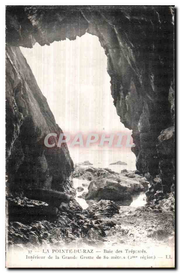 CPA La Pointe Du Raz Baie des Trepzeres Interieur de la Grand Grotte de 80 Metres
