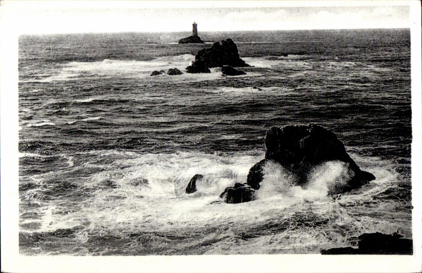 CPA La Pointe du Raz Le Rax de sein et le l hare de la Vieille 
