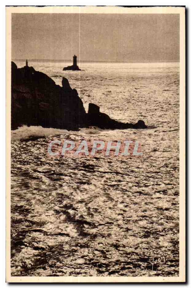 CPA Pointe Du Raz De Sein (Finistere) Le Capucin et le Phare de la Vieille