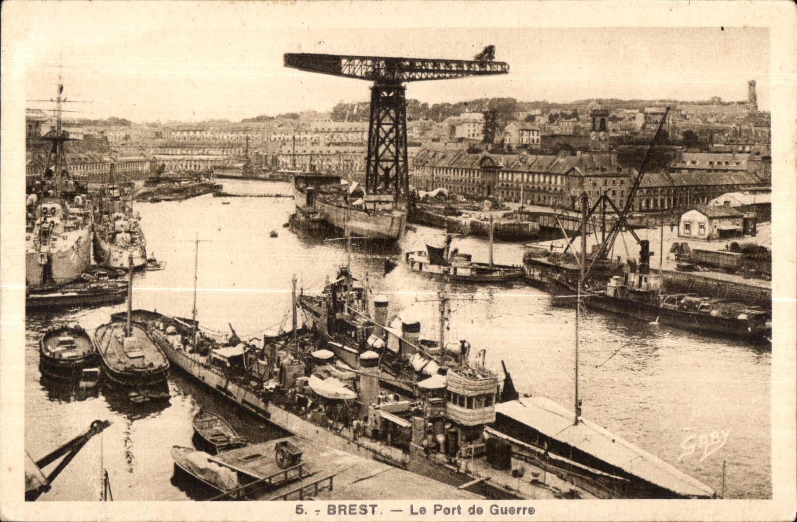 Brest - Le Port de Guerre Bateaux - CPA