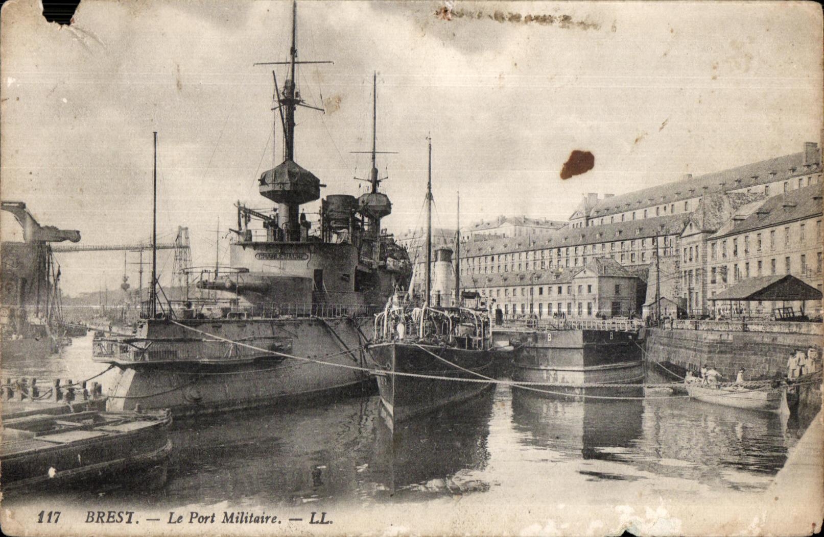 Brest - Le Port Militaire Bateaux Guerre Militaria - CPA 