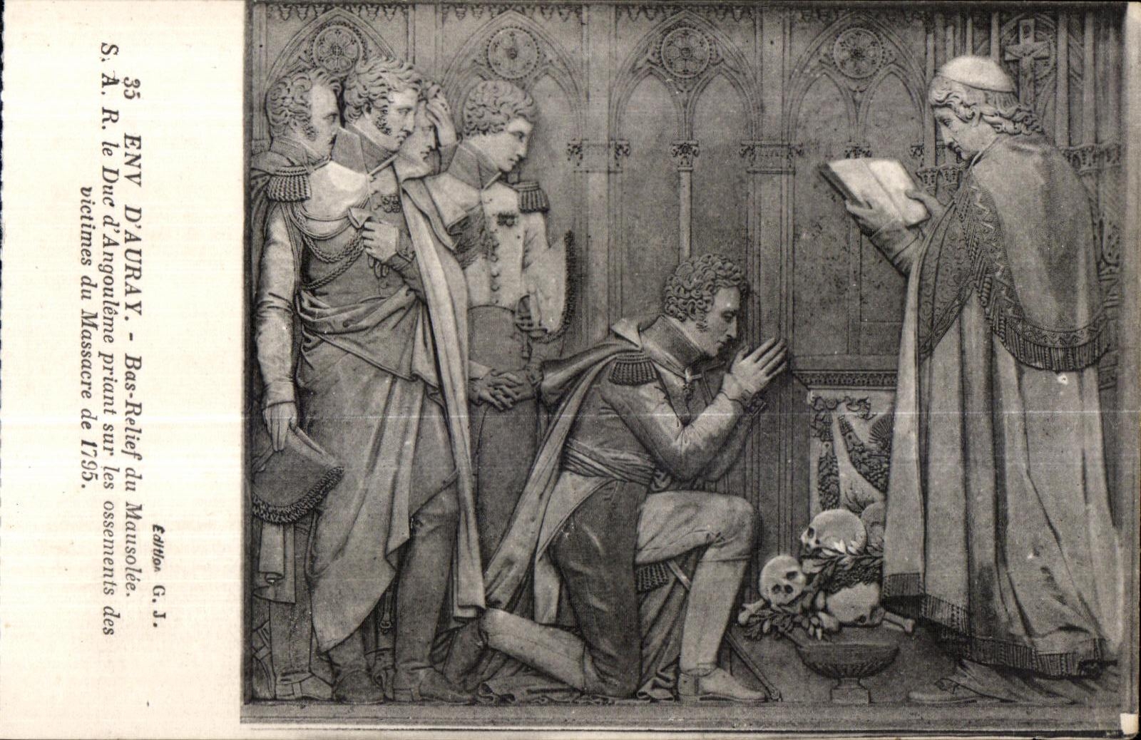 CPA Env D Auray Bas Relief du Mausolee le Duc d Angouleme priant sur les ossements des Victimes du Massacre de