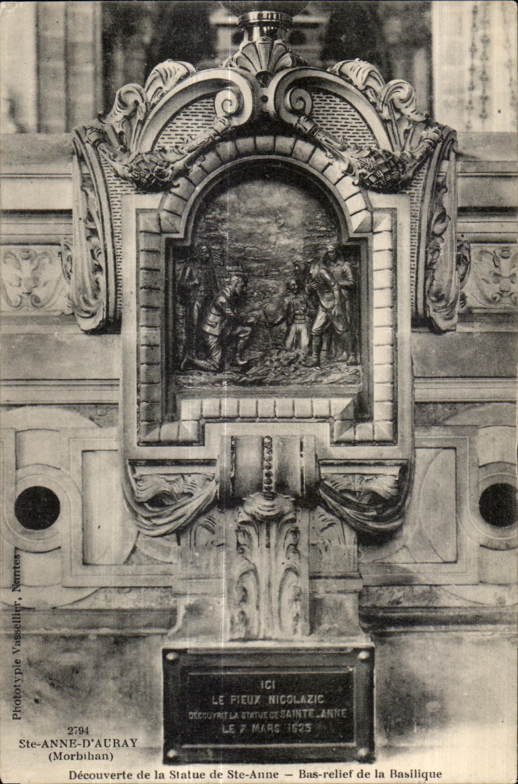 CPA Ste Anne D Auray Decouverte de la Statue de ste Anne Bas relief de la Basilique