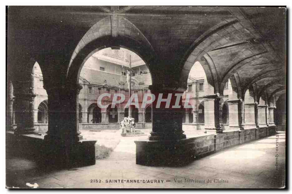 CPA Sainte Anne d Auray Vue Interieur du Cloitre