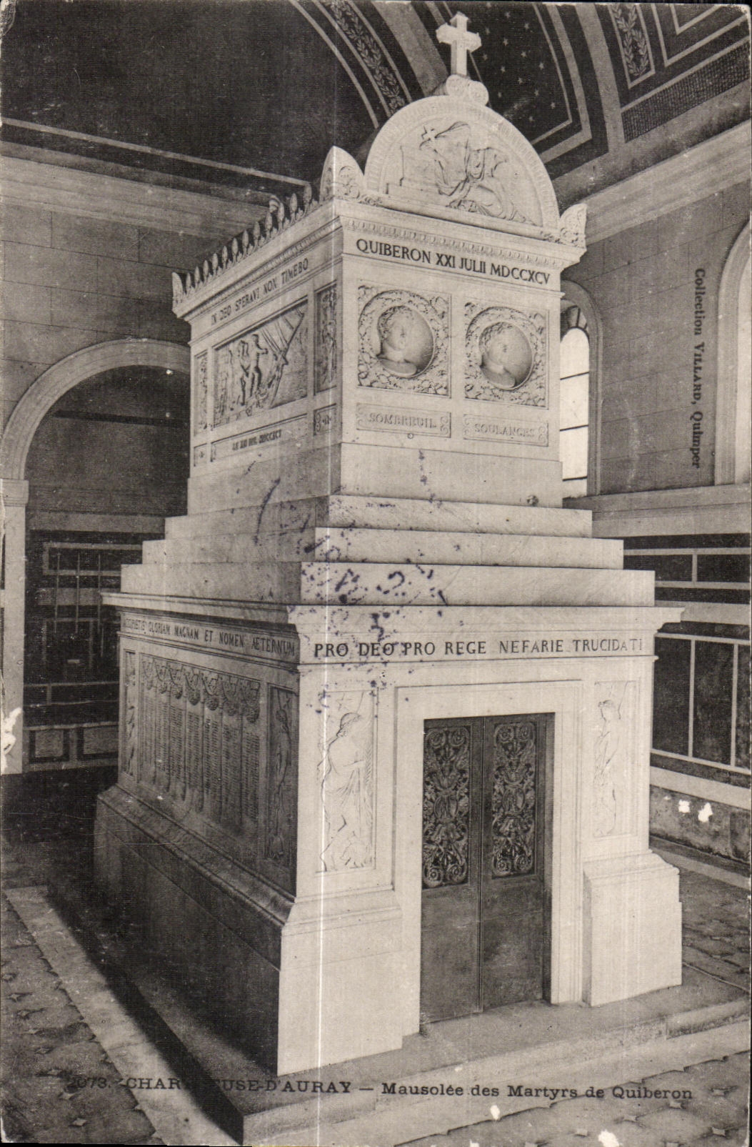 Mausolée des Martyrs de Quiberon — Chartreuse d'Auray — Collection Villand, Quimper