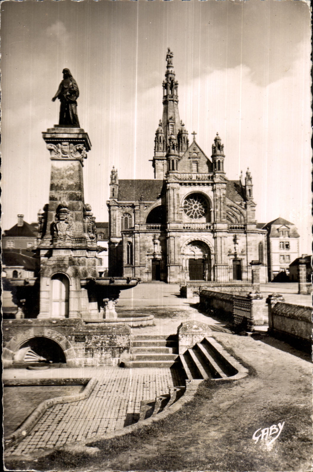 Sainte-Anne-d'Auray — La Fontaine et la Basilique — Éditions GABY