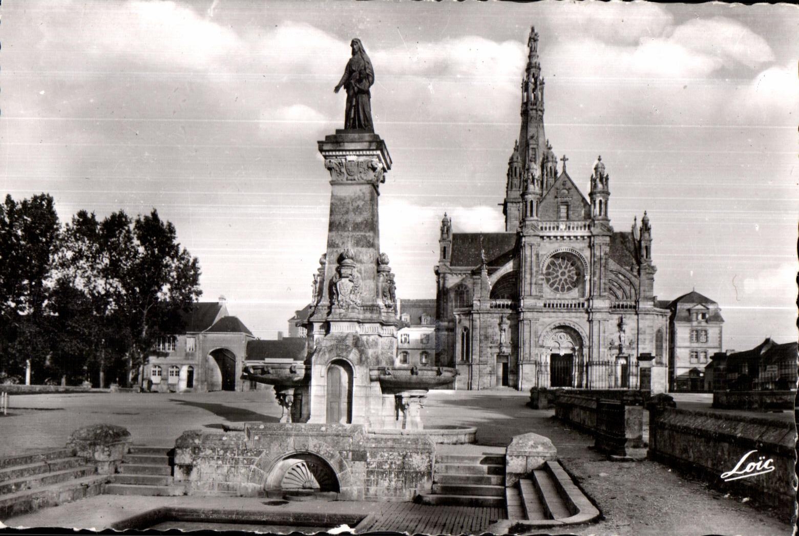 Sainte Anne d Auray - Fontaine et Basilique - CPA 