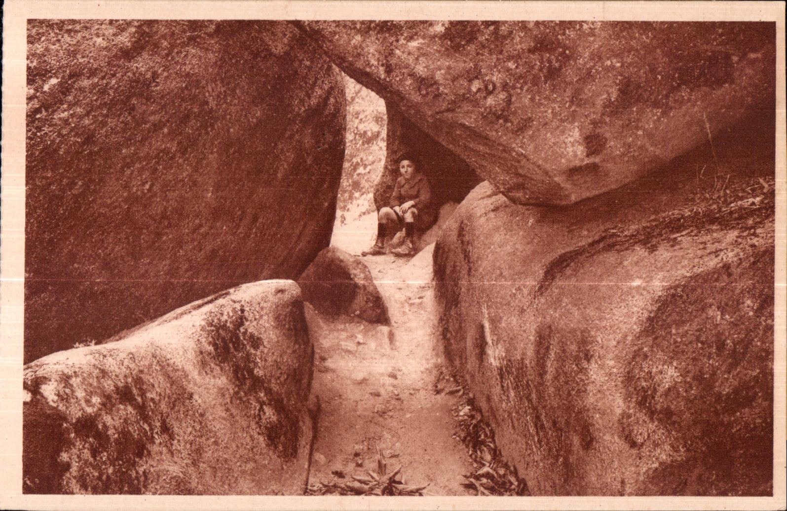 Le Huelgoat - Couloir de la Grotte du Diable - CPA 