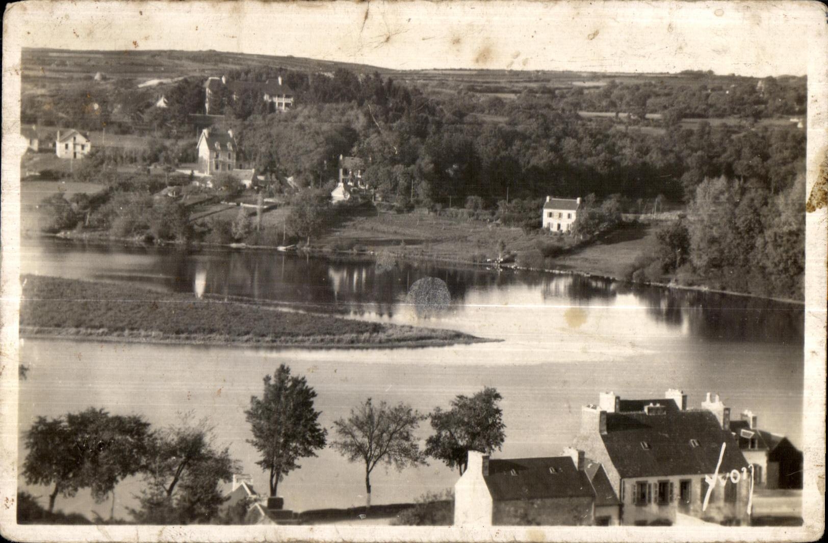 L'étang vu de la Chapelle — Notre-Dame des Cieux — Huelgoat, Finistère — Éditions d'Art 'Yvon'