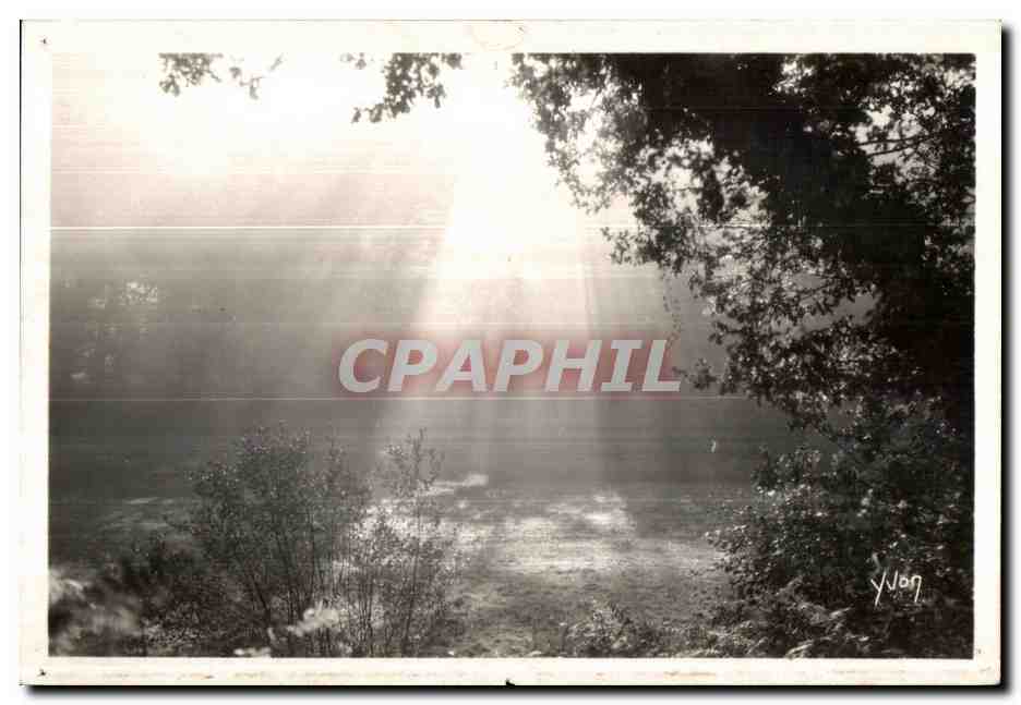 Huelgoat - Matinee d Automne - dans la foret - CPA 