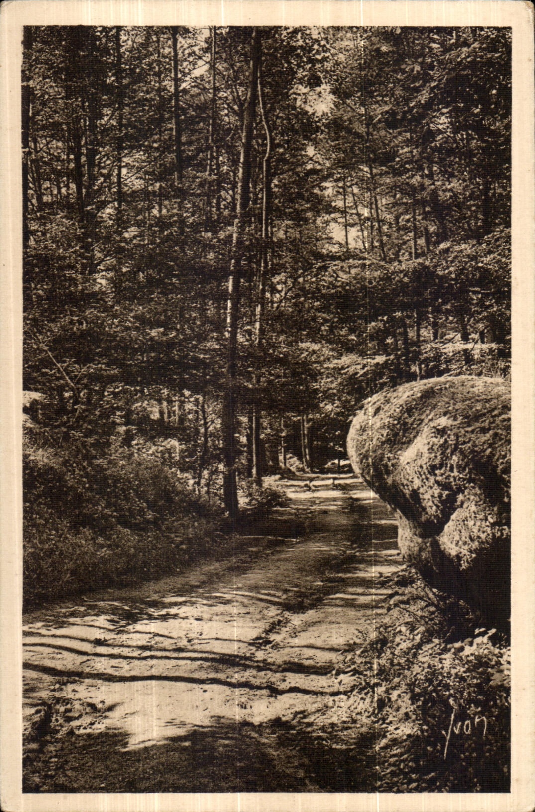 Huelgoat - Route pres de la Grotte d Artus - CPA 