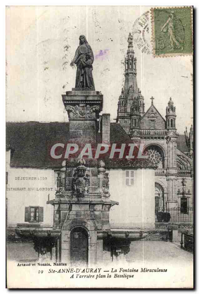 CPA Ste Anne D Auray La Fontaine Miraculeuse A I arriere plan la Basslique