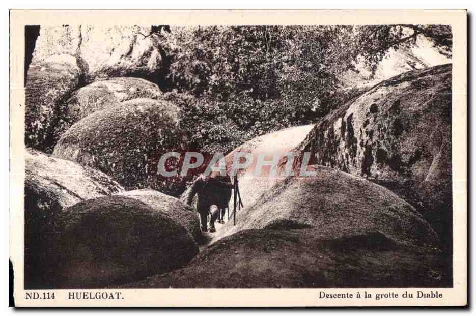 CPA Huelgoat Descente a la grotte du Diable