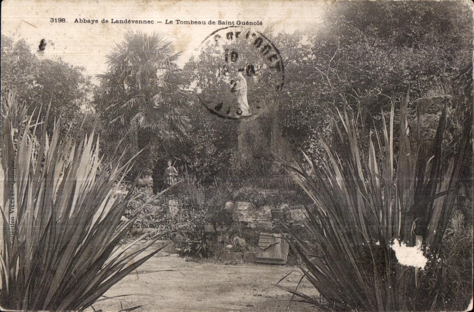 CPA Abbaye de Landevennec Le Tombenu de Saint Guenole