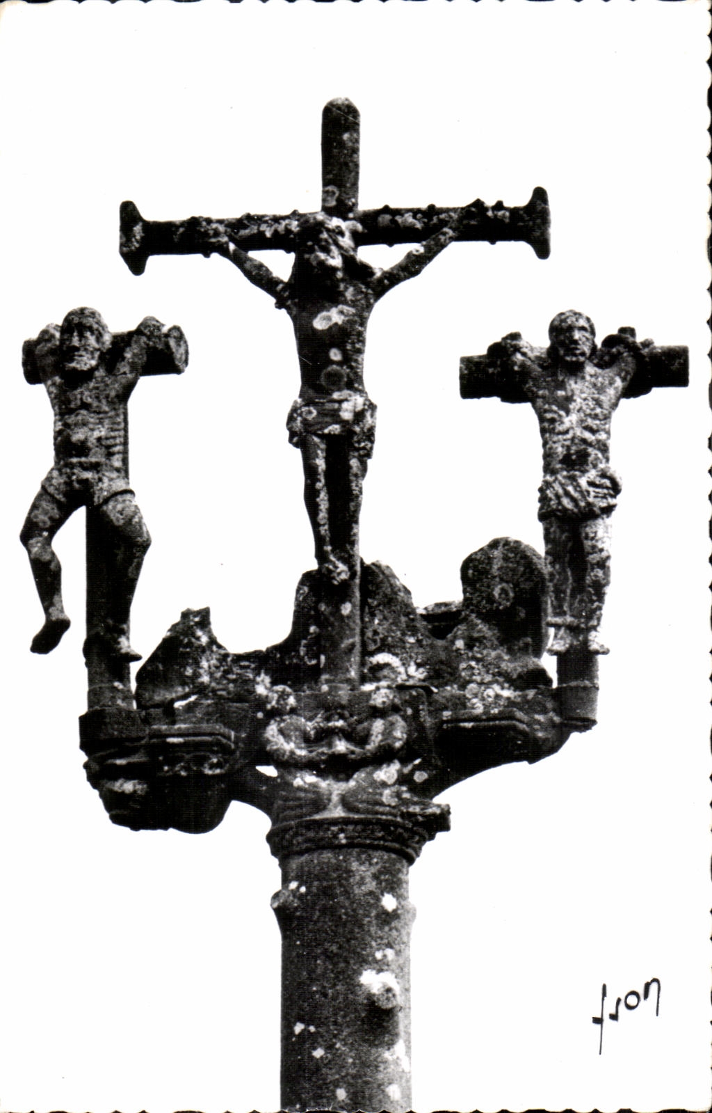 CPA Lampaul (Finistere) Le Calvaire (1533)