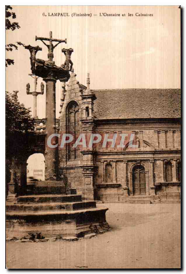 CPA Lampaul (Finistere) L Ossuaire et les Calvaires