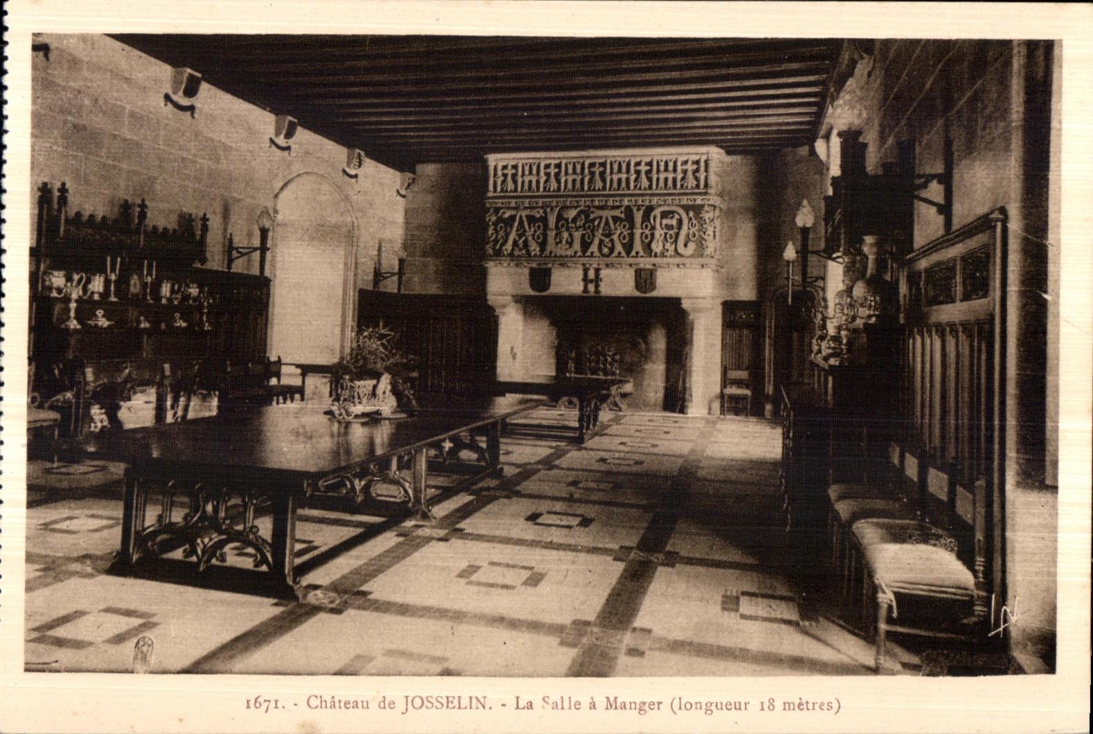 Château de JOSSELIN — La Salle à Manger (longueur 18 mètres) — éditeur Laurent-Négranes