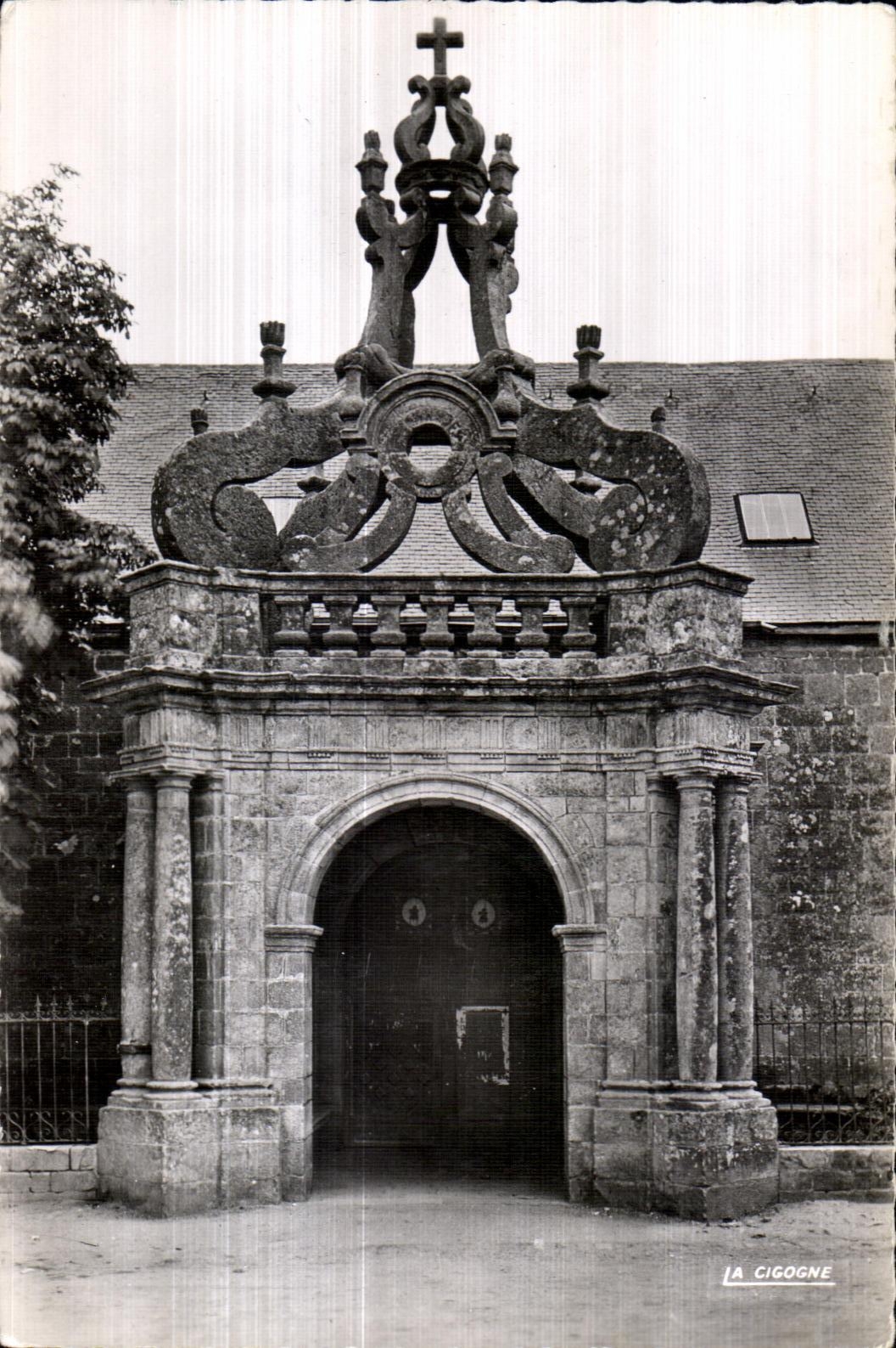 CPA Carnac (Morbihan) Le portail de l Eglise Saint Carnely