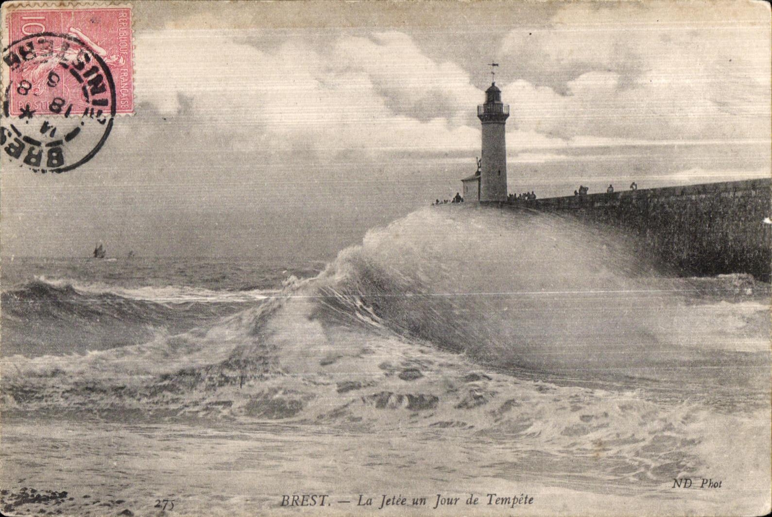 CPA Brest La Jetee un Jour de Tempete Phare Lighthouse 