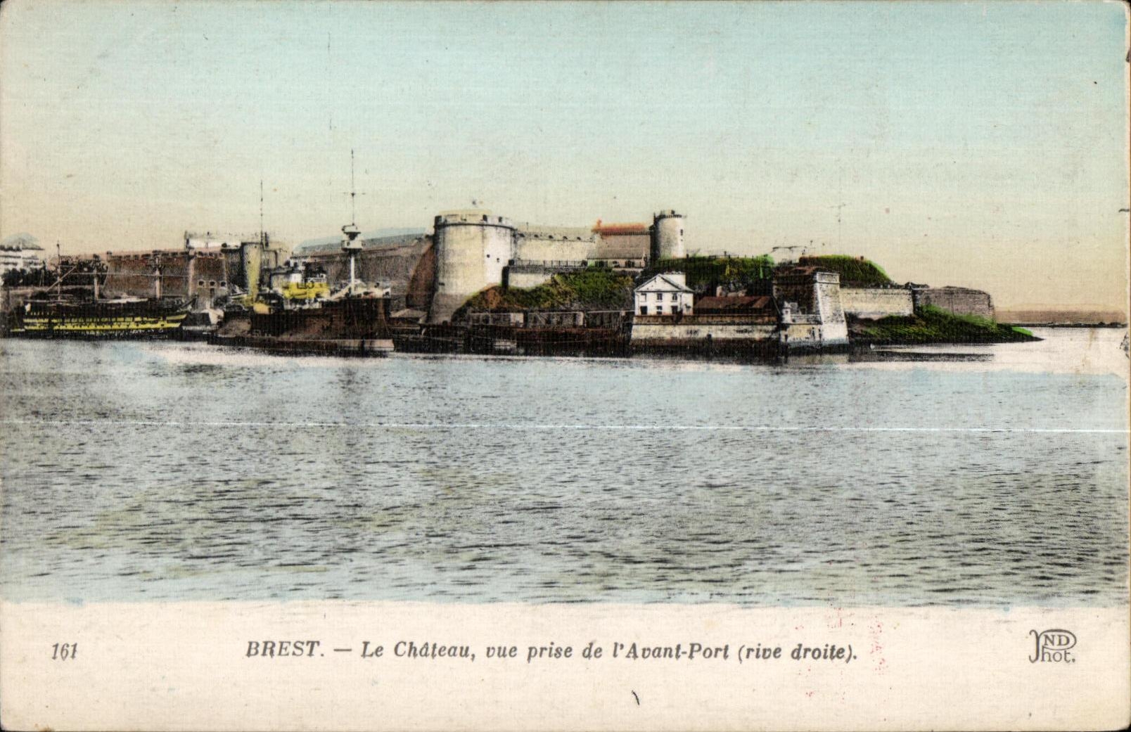 BREST — Le Château, vue prise de l'Avant-Port (rive droite) — ND Phot. n°161