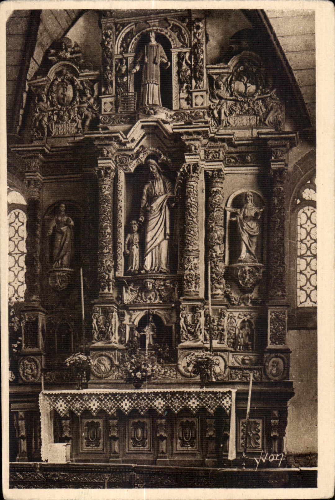 Interior de la Iglesia - Altar de San José — Guimiliau (Finistère) — Les Éditions d'Art YVOIX, Paris