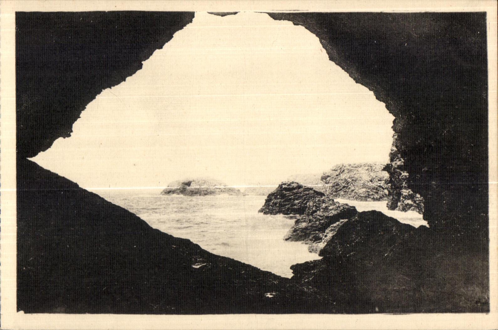 Gruta de Belle-Île-en-Mer — vista desde el interior — editor Levy & Neurdean, París