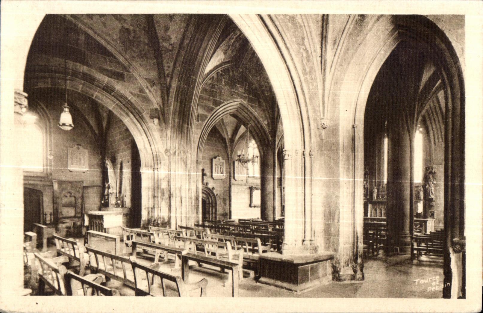 CPA Kernascleden Interieur Vue de la Chapelle de la Trinite et de la Danse Macabre