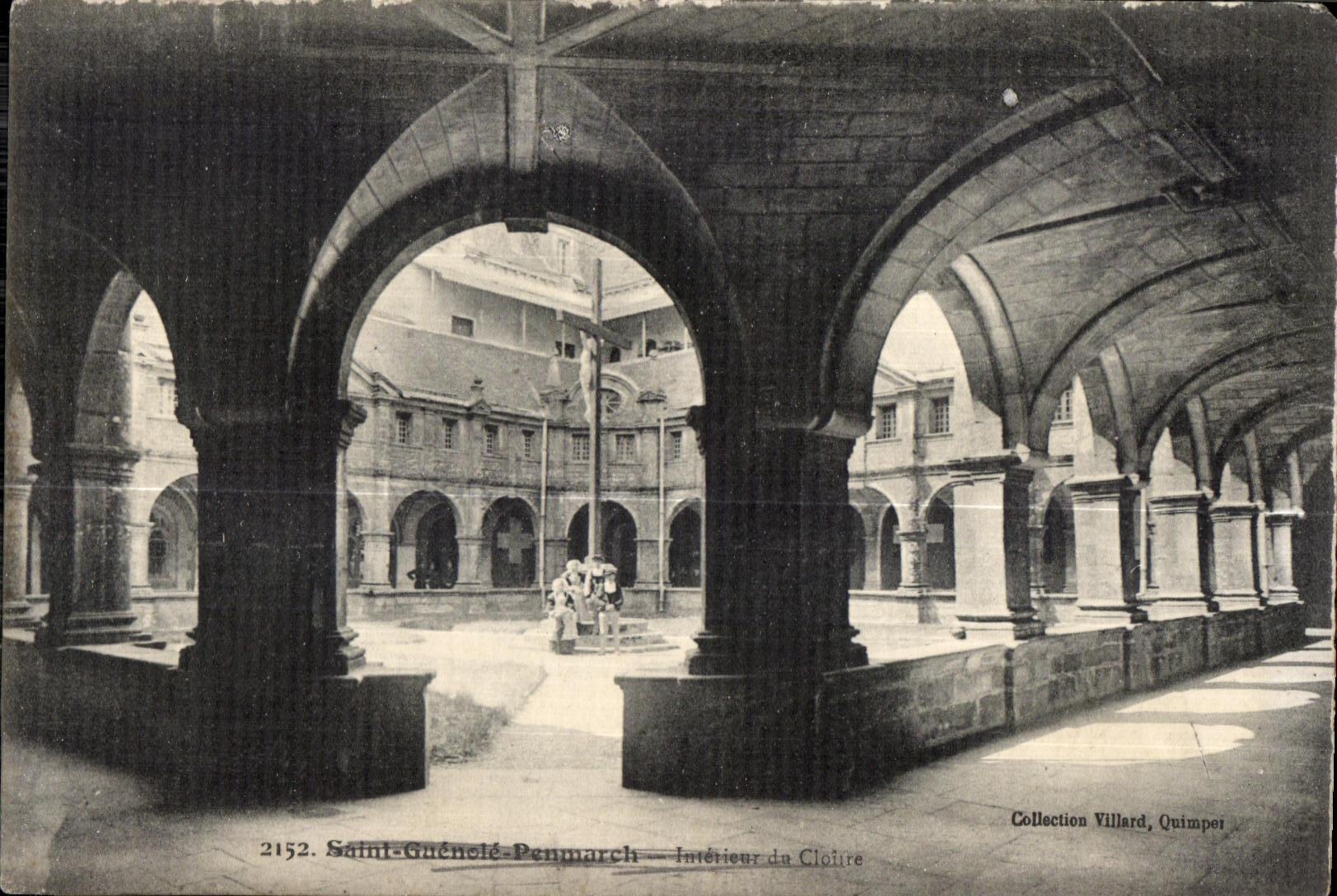 CPA Sainte Guenele Penmarch Interieur du Cloire