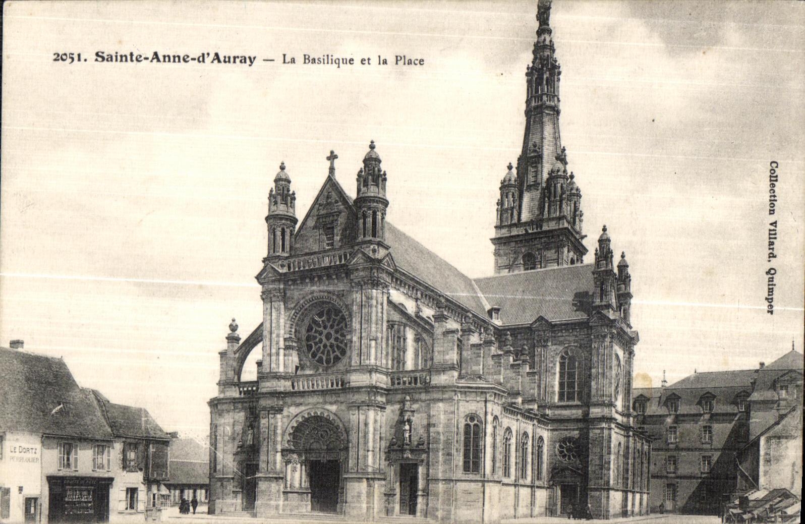 Sainte-Anne-d'Auray — The Basilica and the Square — Collection Villard, Guimper