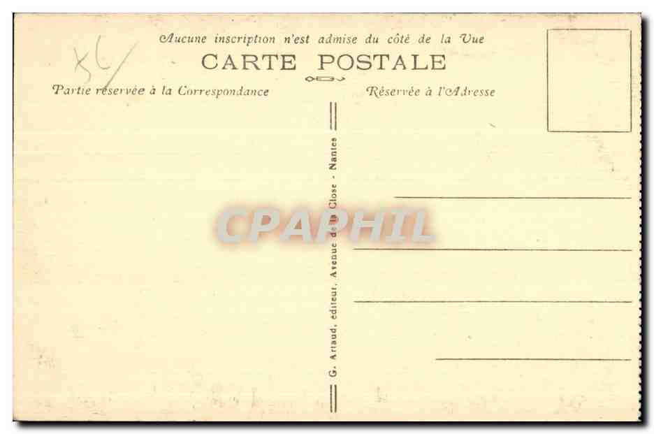 CPA Sainte Anne d Auray Le Calvaire Silue dans la cour interieure du Cloitre — Verso